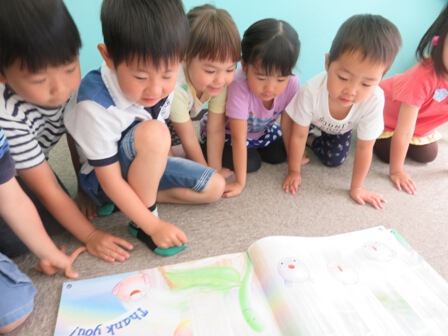 幼稚園本を読む3